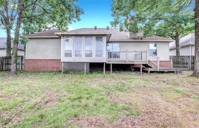 Beautiful updated home with a split floor plan. 3 bed/2 bath - photo 42