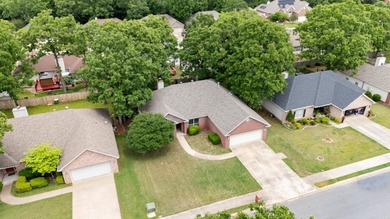 Beautiful updated home with a split floor plan. 3 bed/2 bath - photo 44