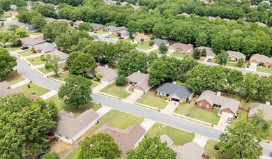 Beautiful updated home with a split floor plan. 3 bed/2 bath - photo 47