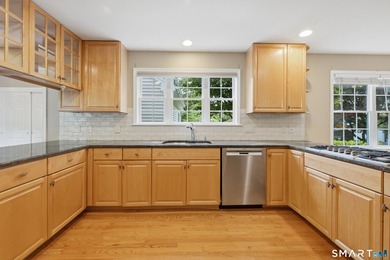 Welcome to 20 Pequot Court! These original owners have - photo 8