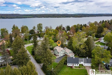 Welcome to 19 Winchester Road: an expansive 6 bedroom, 3 - photo 1