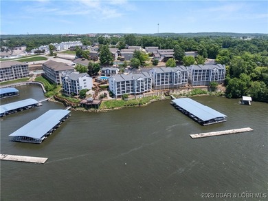 WHAT A VIEW! Freshly remodeled with custom showers and new - photo 2