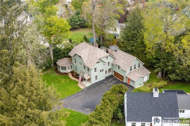 Welcome to 19 Winchester Road: an expansive 6 bedroom, 3 - photo 2