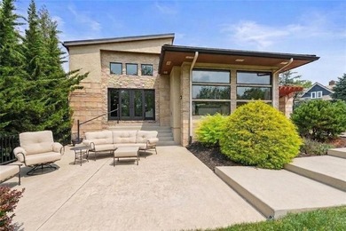 Absolutely Stunning 1 1/2 story Contemporary Estate Home on #5 - photo 16