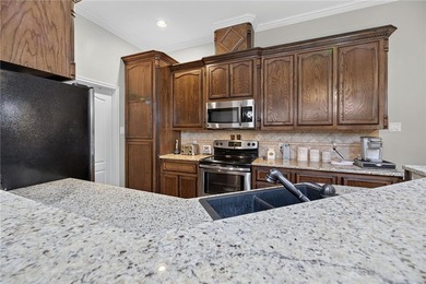 Beautiful gated 2 bedroom 2 bath with bonus office townhomee and - photo 9