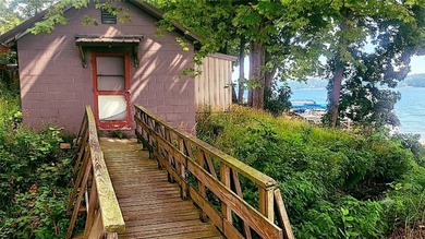 $1m in improvements! Boasting 486 feet of Silver Lake frontage - photo 30