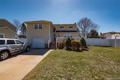 Opportunity awaits! Do not miss out on this gorgeous split level - photo 3