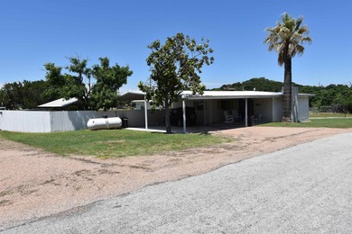 Beautiful 2BR/2BA home in Buchanan Lake Village, just a short - photo 1