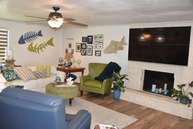 Beautiful 2BR/2BA home in Buchanan Lake Village, just a short - photo 3