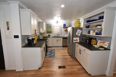 Beautiful 2BR/2BA home in Buchanan Lake Village, just a short - photo 7