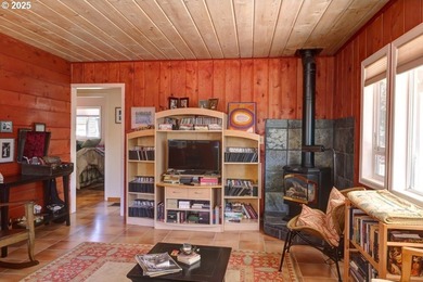 Great Opportunity to own this cozy, well maintained home with - photo 6