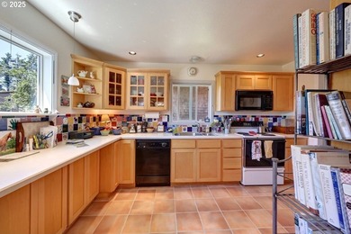 Great Opportunity to own this cozy, well maintained home with - photo 8