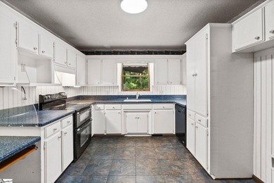 The home features 3 bedrooms, 2.5 bathrooms, and a spacious - photo 15