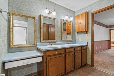 The home features 3 bedrooms, 2.5 bathrooms, and a spacious - photo 18