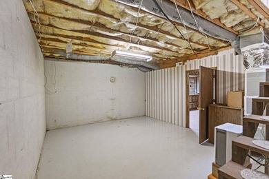 The home features 3 bedrooms, 2.5 bathrooms, and a spacious - photo 24