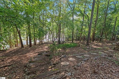 The home features 3 bedrooms, 2.5 bathrooms, and a spacious - photo 31