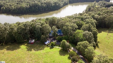 The home features 3 bedrooms, 2.5 bathrooms, and a spacious - photo 32