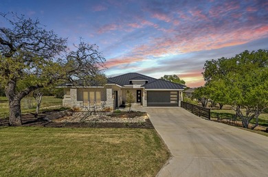 Welcome to this beautifully designed, priced-to-sell one-story - photo 1
