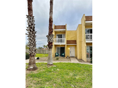 Very spacious 1 bdrm/1.5 bath split level townhome, sold fully - photo 1
