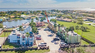 Very spacious 1 bdrm/1.5 bath split level townhome, sold fully - photo 2