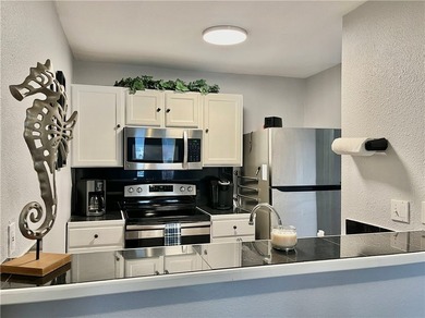 Very spacious 1 bdrm/1.5 bath split level townhome, sold fully - photo 5