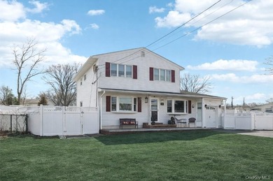 HOUSE FULLY AVAILABLE!! Welcome to this beautifully maintained - photo 3