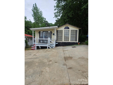 SELLER WILL PAY $1500.00 TOWARD BUYER CLOSING COSTS. Just in - photo 1