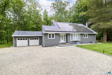 Wonderful West Norwalk Colonial with a stunning new kitchen is - photo 1