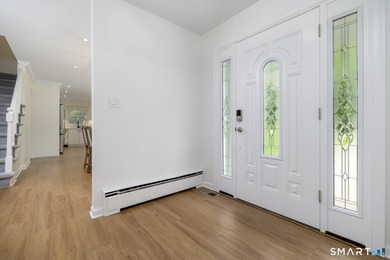 Wonderful West Norwalk Colonial with a stunning new kitchen is - photo 3