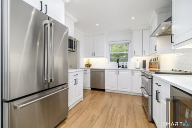 Wonderful West Norwalk Colonial with a stunning new kitchen is - photo 6