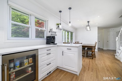 Wonderful West Norwalk Colonial with a stunning new kitchen is - photo 9