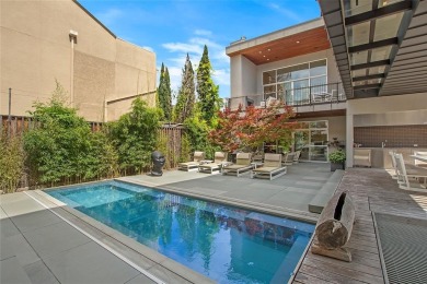 A Modern Architectural Masterpiece in the Heart of the City

