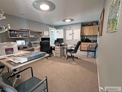 GREAT LOCATION FOR BUSINESS OPPORTUNITY! Property includes 2 - photo 12