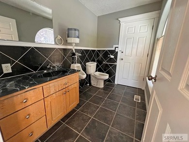 GREAT LOCATION FOR BUSINESS OPPORTUNITY! Property includes 2 - photo 15