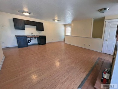 GREAT LOCATION FOR BUSINESS OPPORTUNITY! Property includes 2 - photo 17