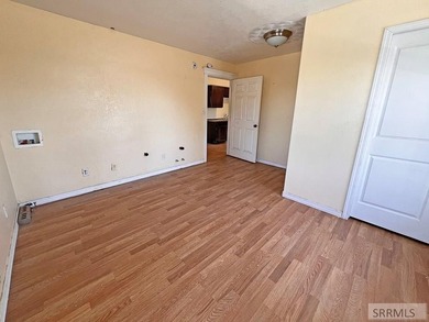 GREAT LOCATION FOR BUSINESS OPPORTUNITY! Property includes 2 - photo 20