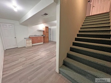 GREAT LOCATION FOR BUSINESS OPPORTUNITY! Property includes 2 - photo 21
