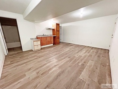 GREAT LOCATION FOR BUSINESS OPPORTUNITY! Property includes 2 - photo 22