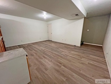 GREAT LOCATION FOR BUSINESS OPPORTUNITY! Property includes 2 - photo 23