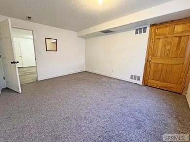 GREAT LOCATION FOR BUSINESS OPPORTUNITY! Property includes 2 - photo 25
