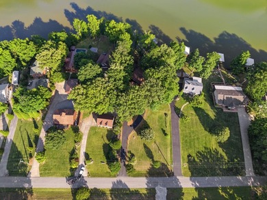 Enjoy lake life at its finest with this beautiful 4-bedroom - photo 32