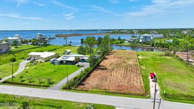 Set on 3/4 of an acre with over 100 feet of shoreline, this - photo 3