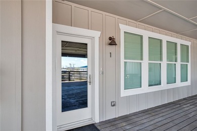 Prime commercial real estate located in the heart of Port - photo 4