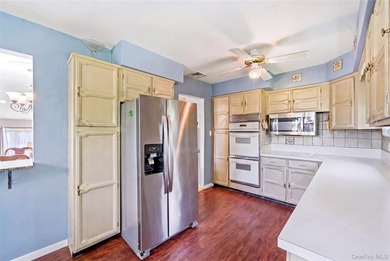 Welcome to this beautifully maintained home nestled in the heart - photo 14