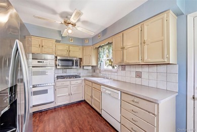 Welcome to this beautifully maintained home nestled in the heart - photo 15