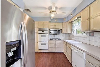 Welcome to this beautifully maintained home nestled in the heart - photo 16