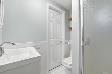 Welcome to this beautifully maintained home nestled in the heart - photo 33