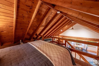 Beautifully renovated Adirondack chalet with no rental - photo 11
