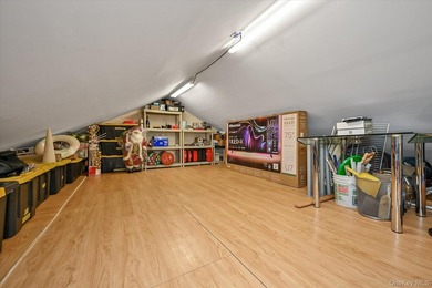 Move-In Ready Upper Two Bedroom in Bell Park Gardens! Offering a - photo 12