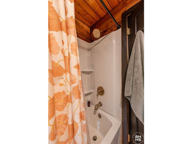 Beautifully renovated Adirondack chalet with no rental - photo 14